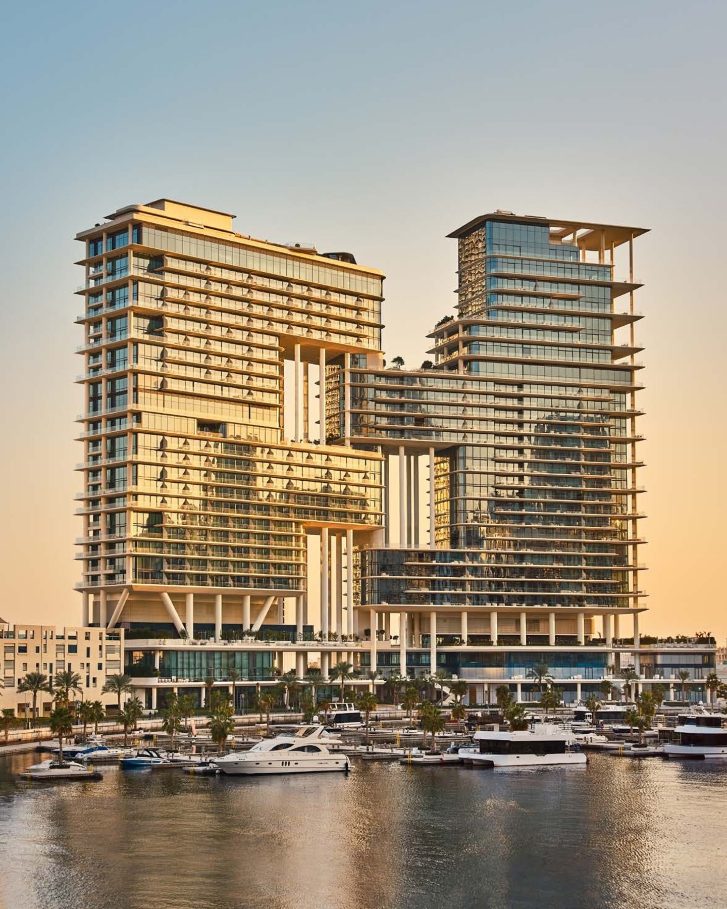 مشروع عقاري فاخر